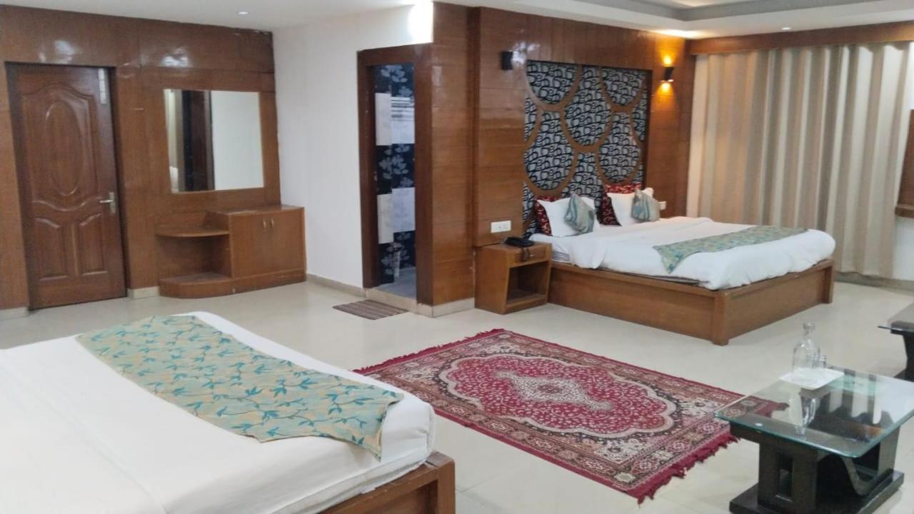 Hotel Raj Mandir Haridwār Zewnętrze zdjęcie
